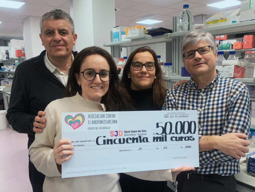 La Asociación AC Rabdomiosarcoma dona 50.000 euros más al Hospital Sant Joan de Déu para la investigación del cáncer infantil